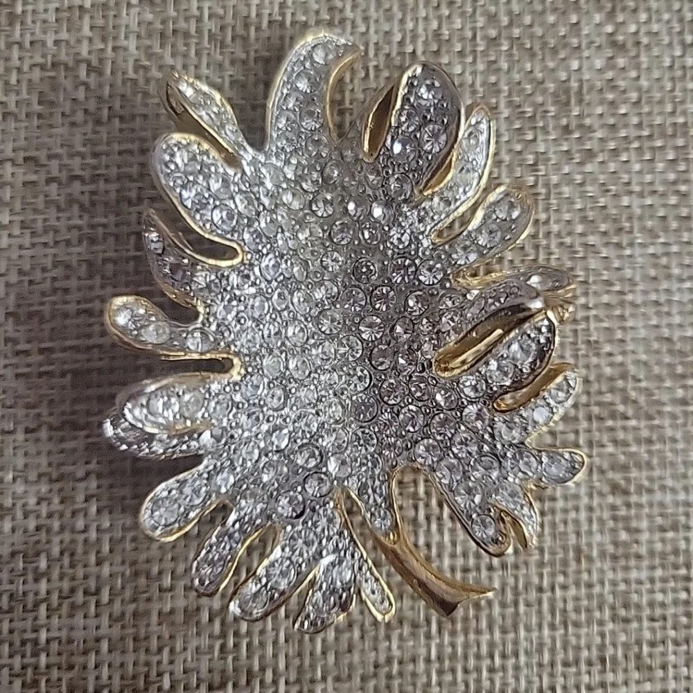VTG Les Bernard Large Goldtone Pave Crystal Rhinestone Leaf  Brooch Signed